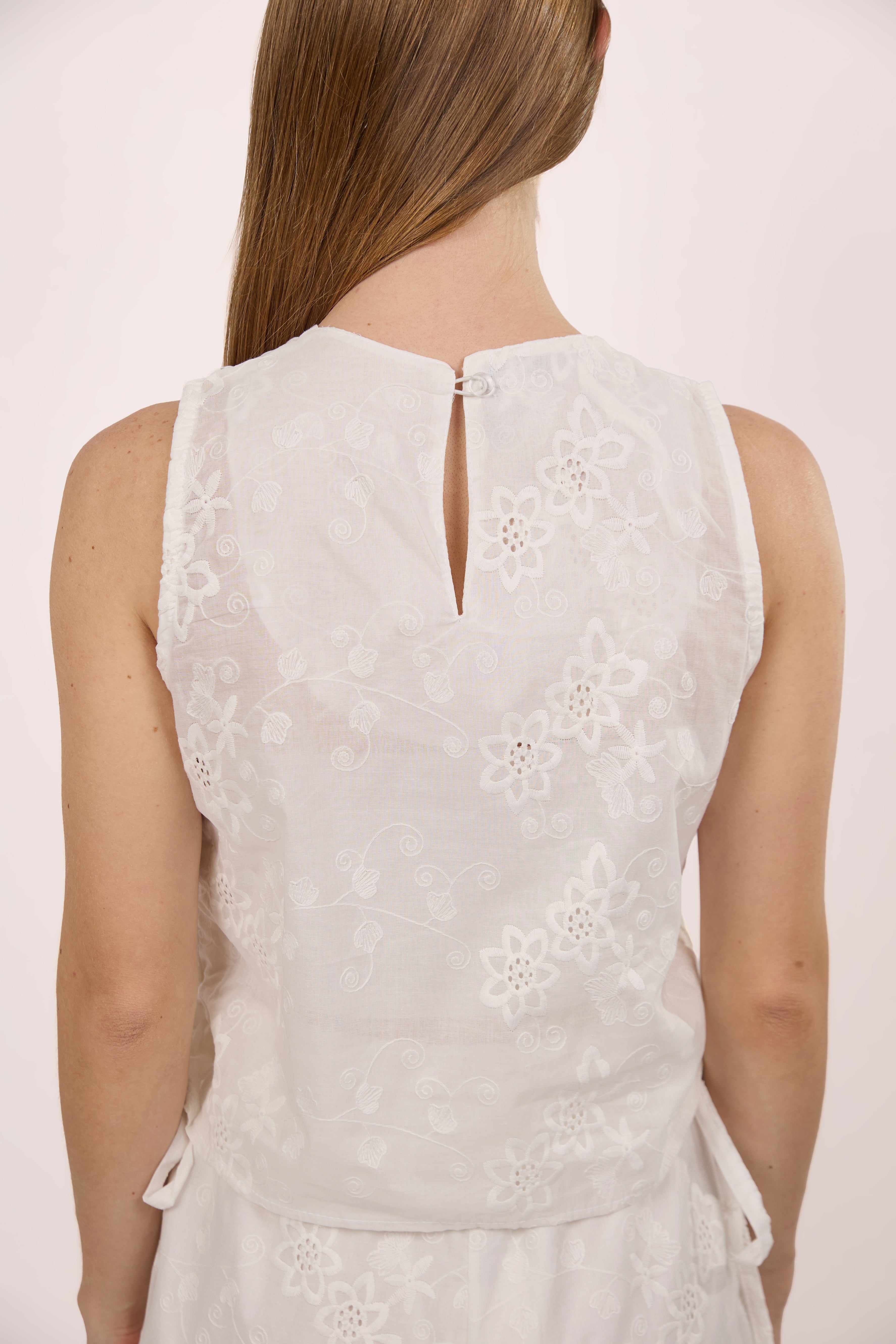 Embroidered flower white set