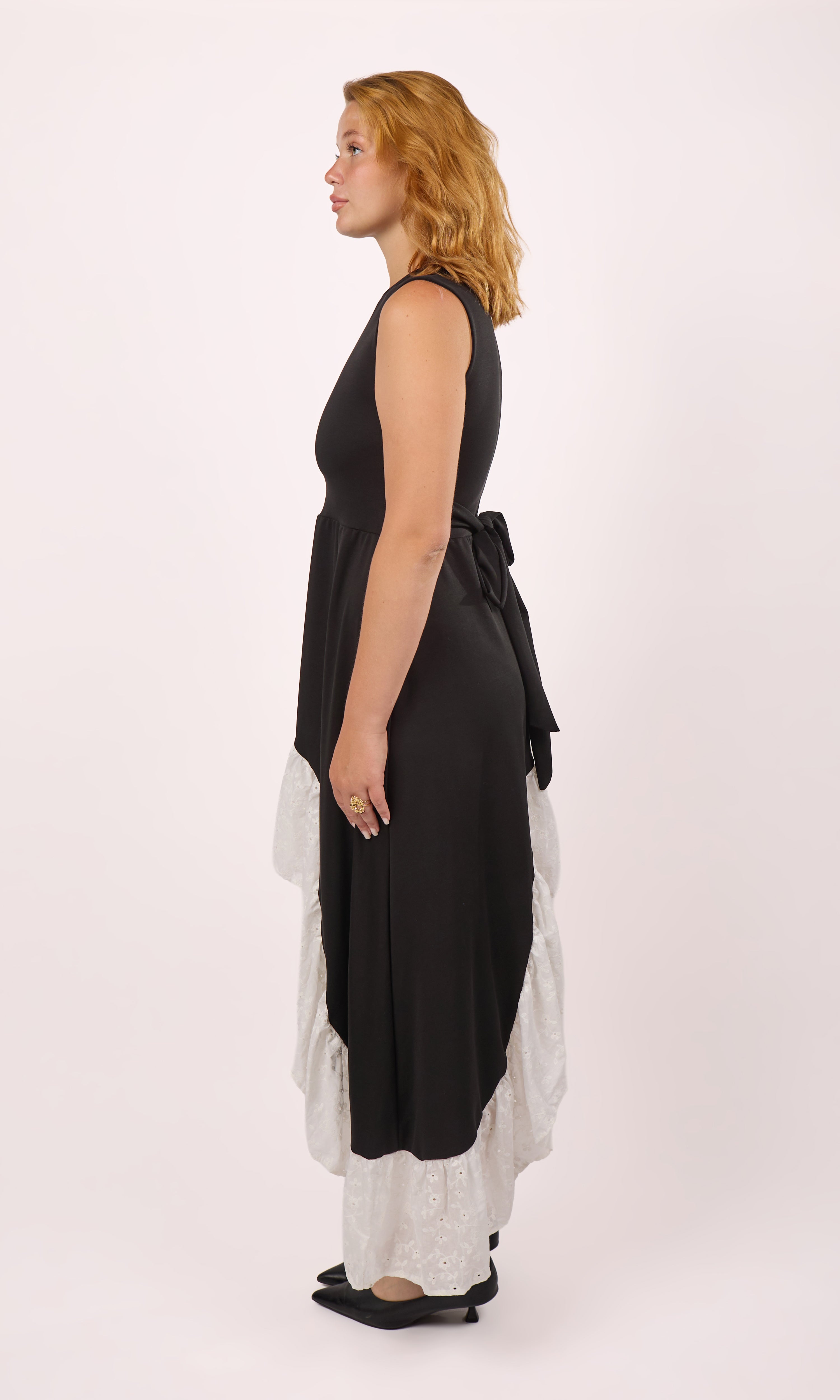 Sleeveless Dress with Diagonal Ruffled Lace Border