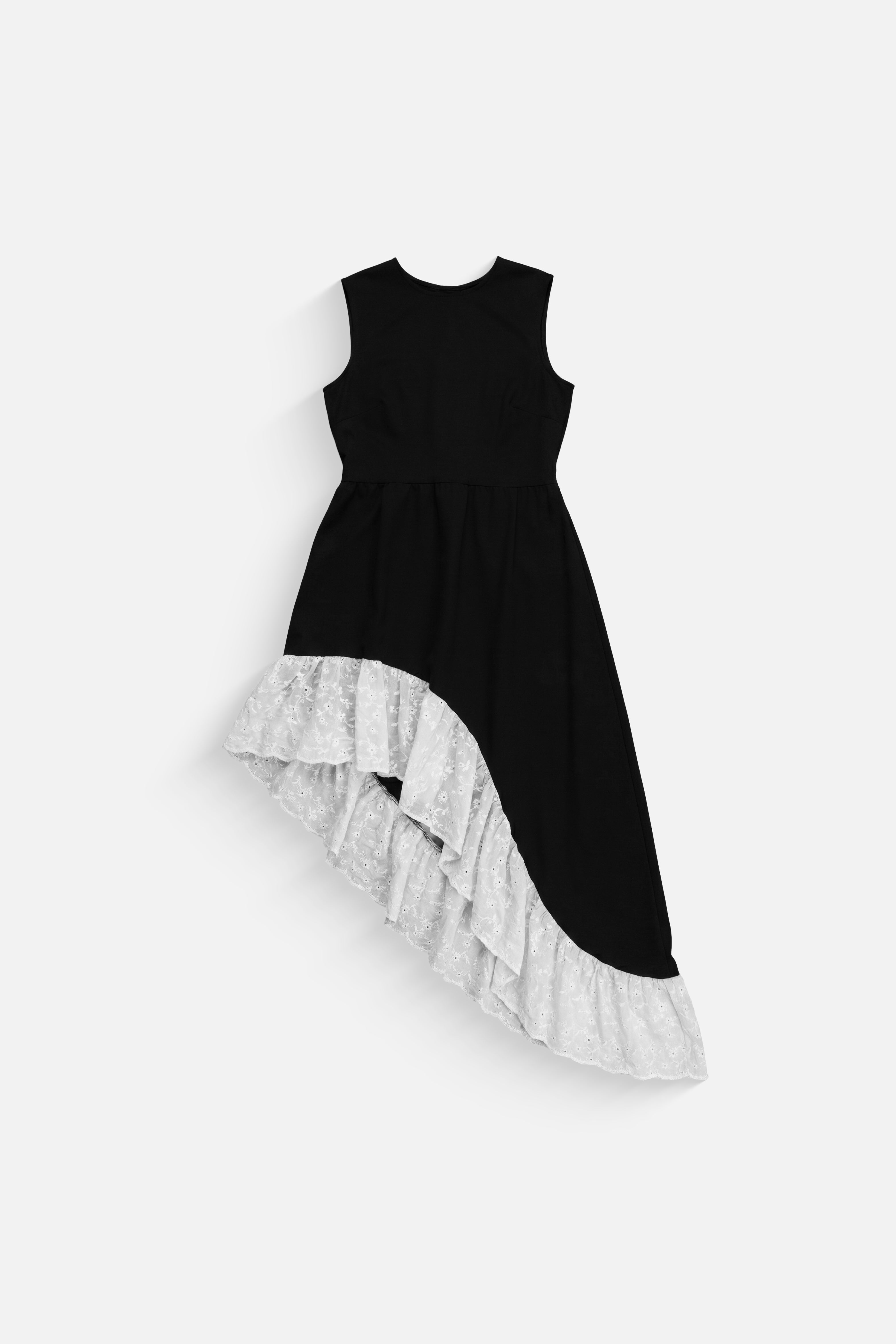 Sleeveless Dress with Diagonal Ruffled Lace Border