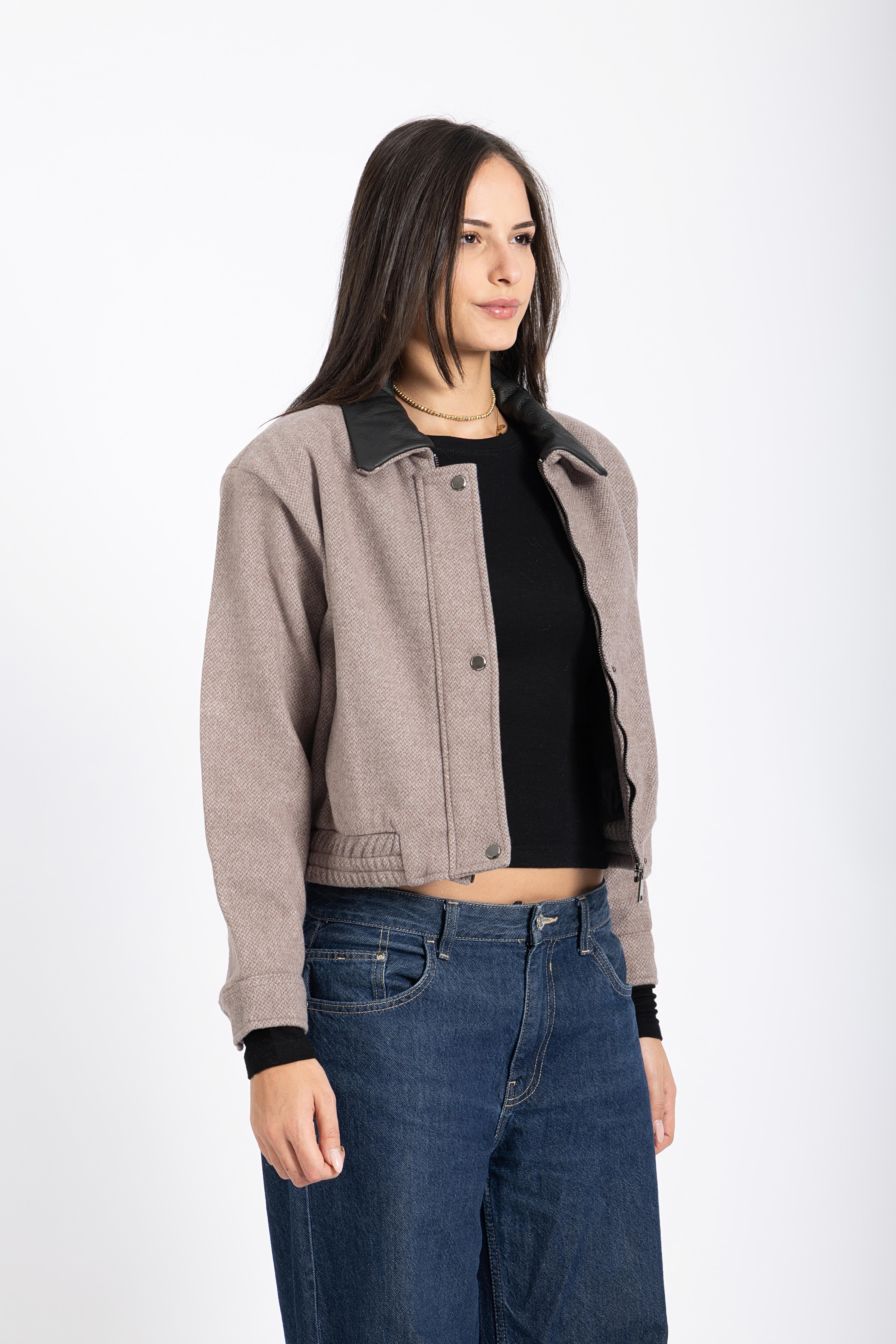 Beige bomber jacket( REAL LEATHER)