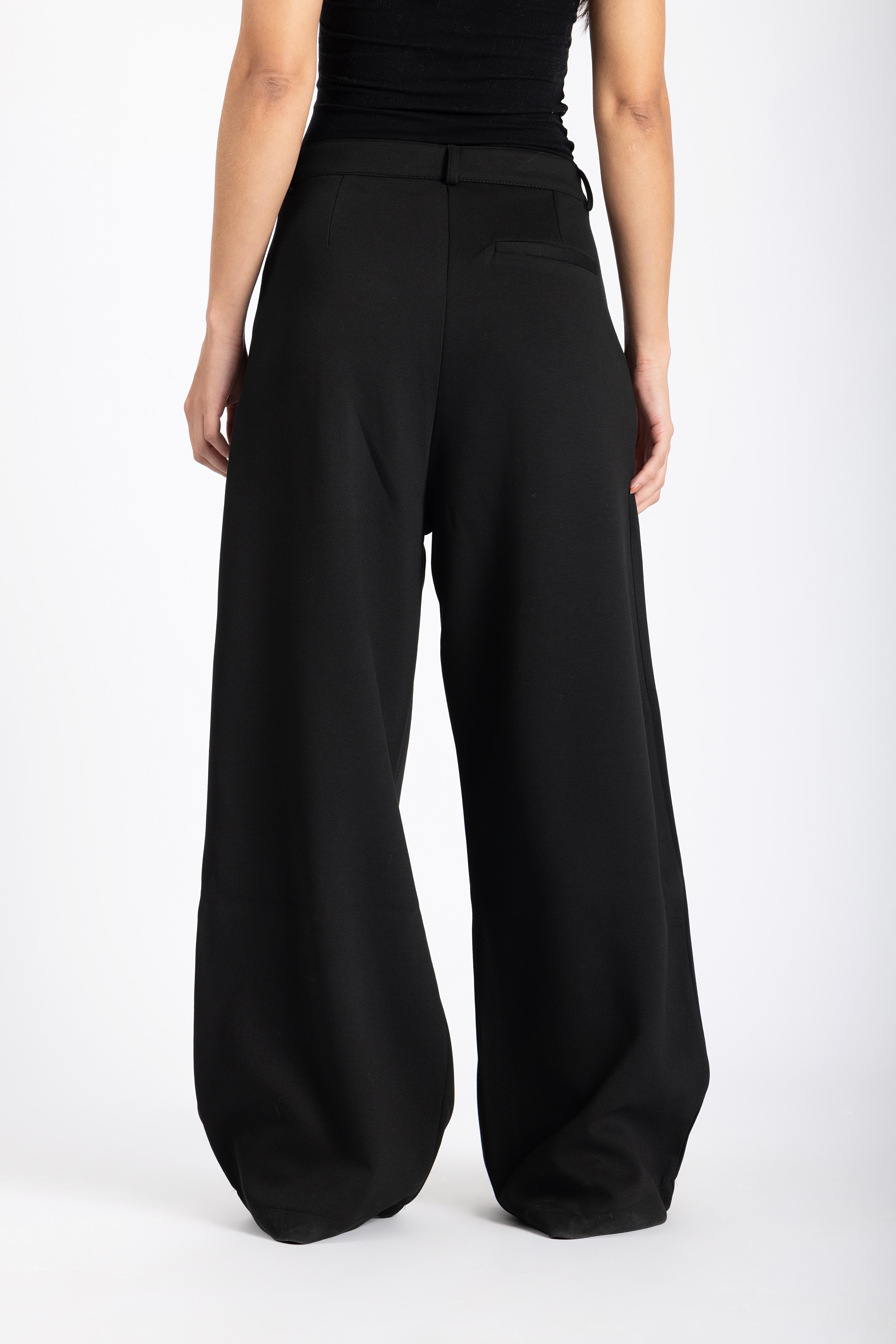 Pleated black trouser