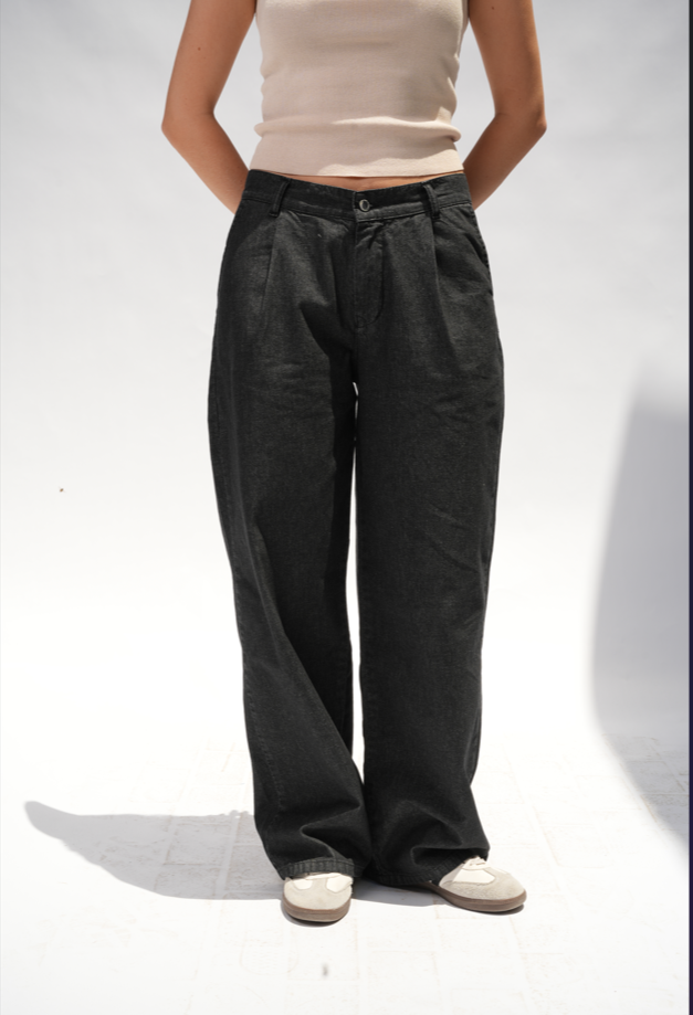 WIDE-LEG BLACK TROUSERS