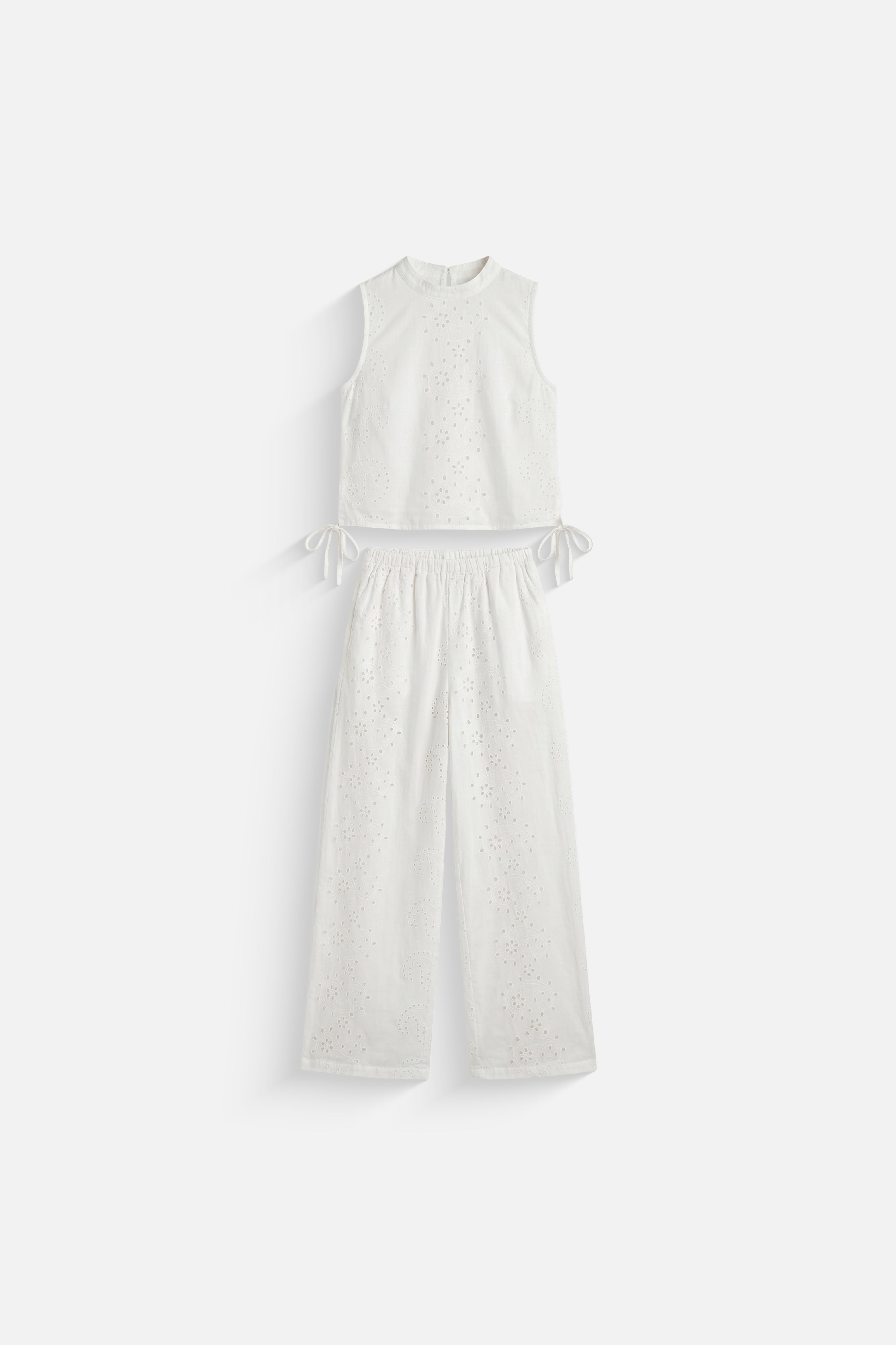 Embroidered paisley white set