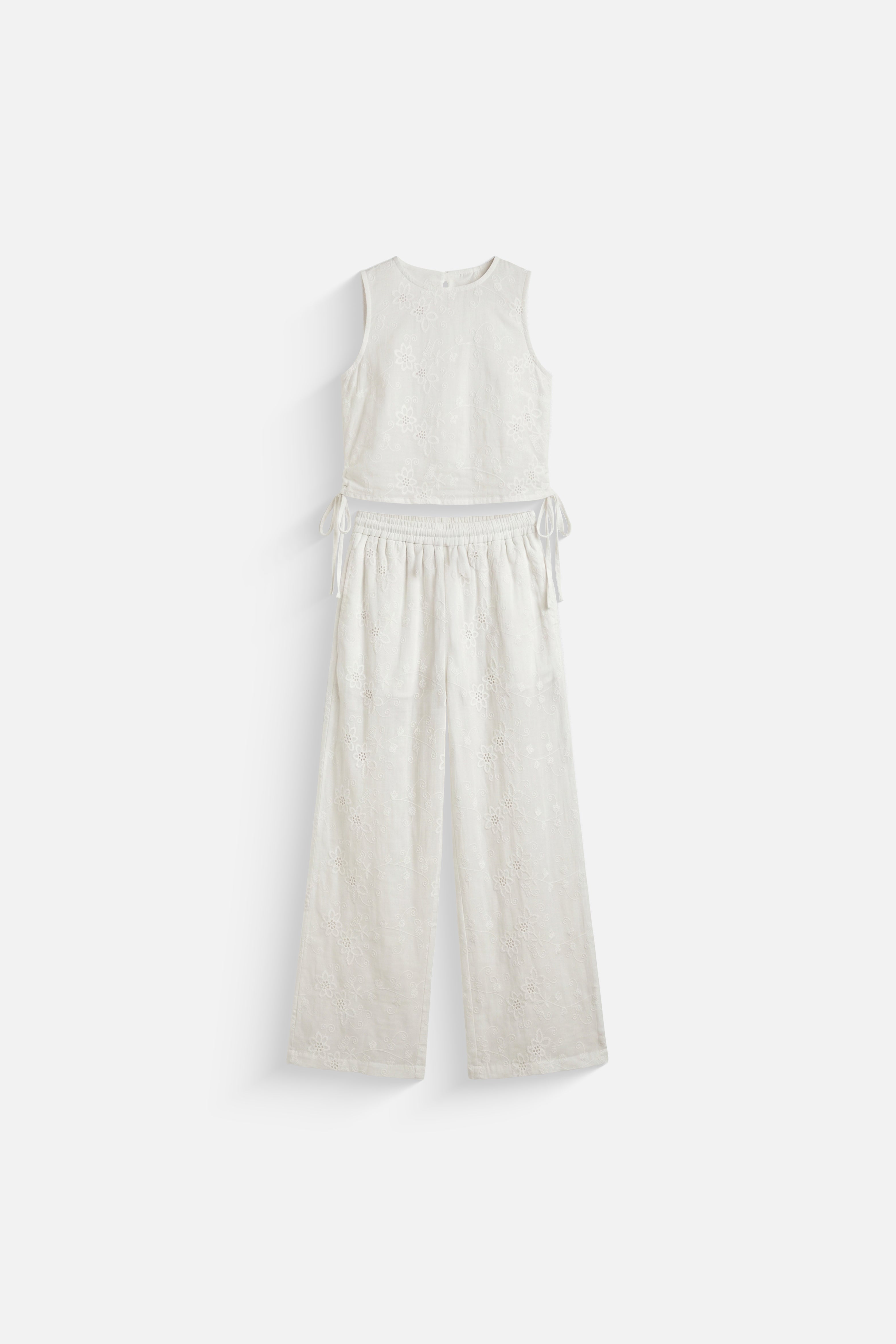 Embroidered flower white set