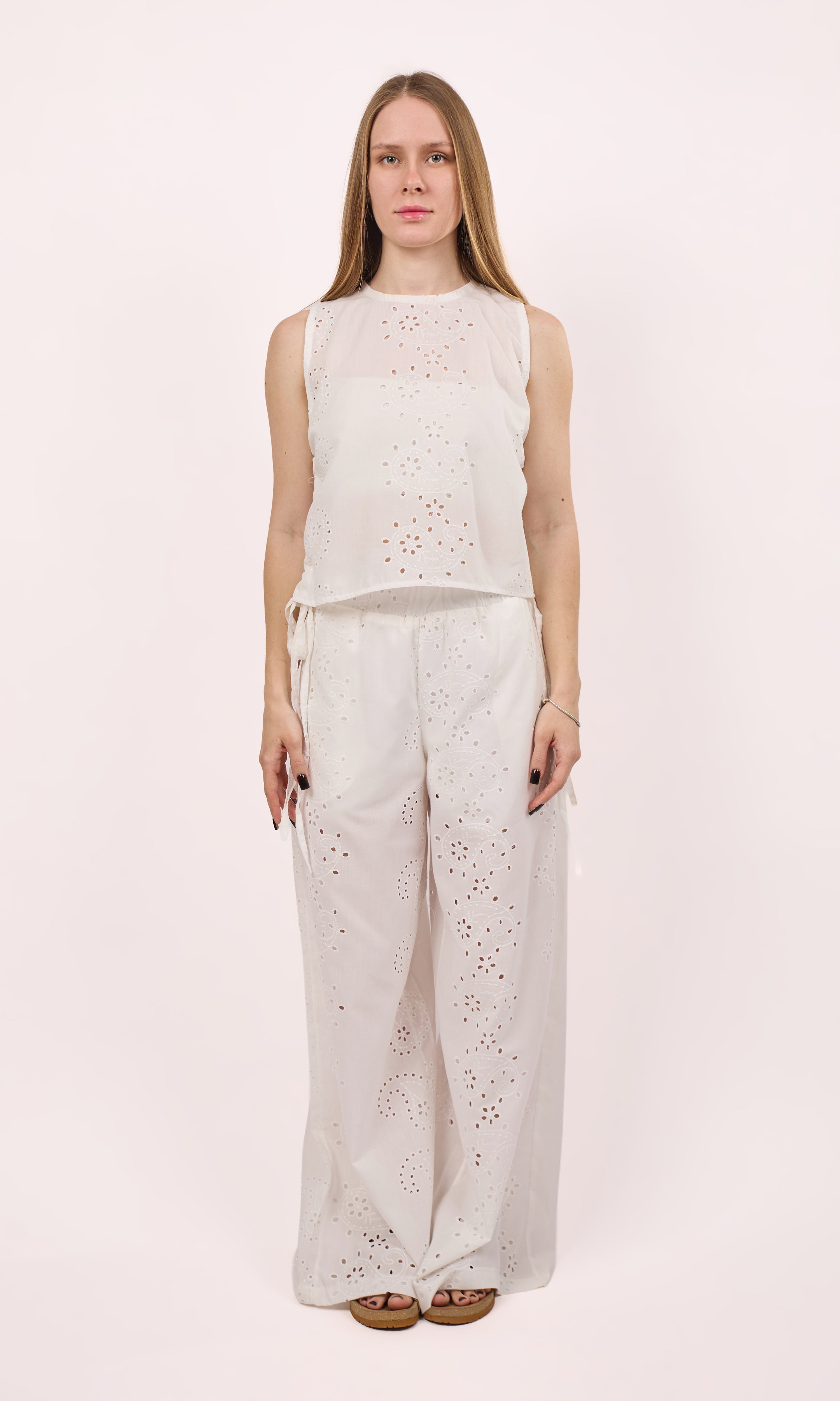 Embroidered paisley white set