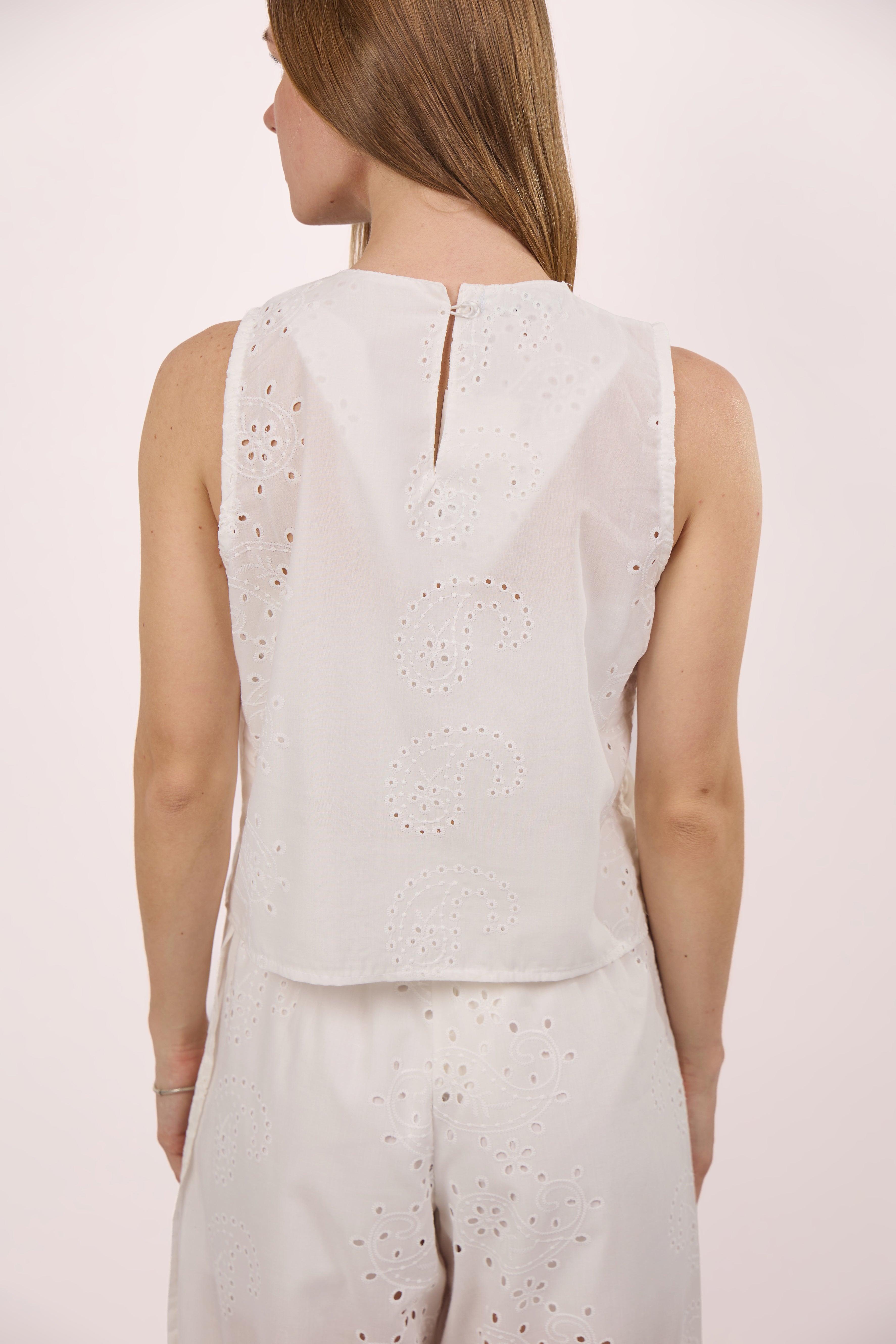 Embroidered paisley white set