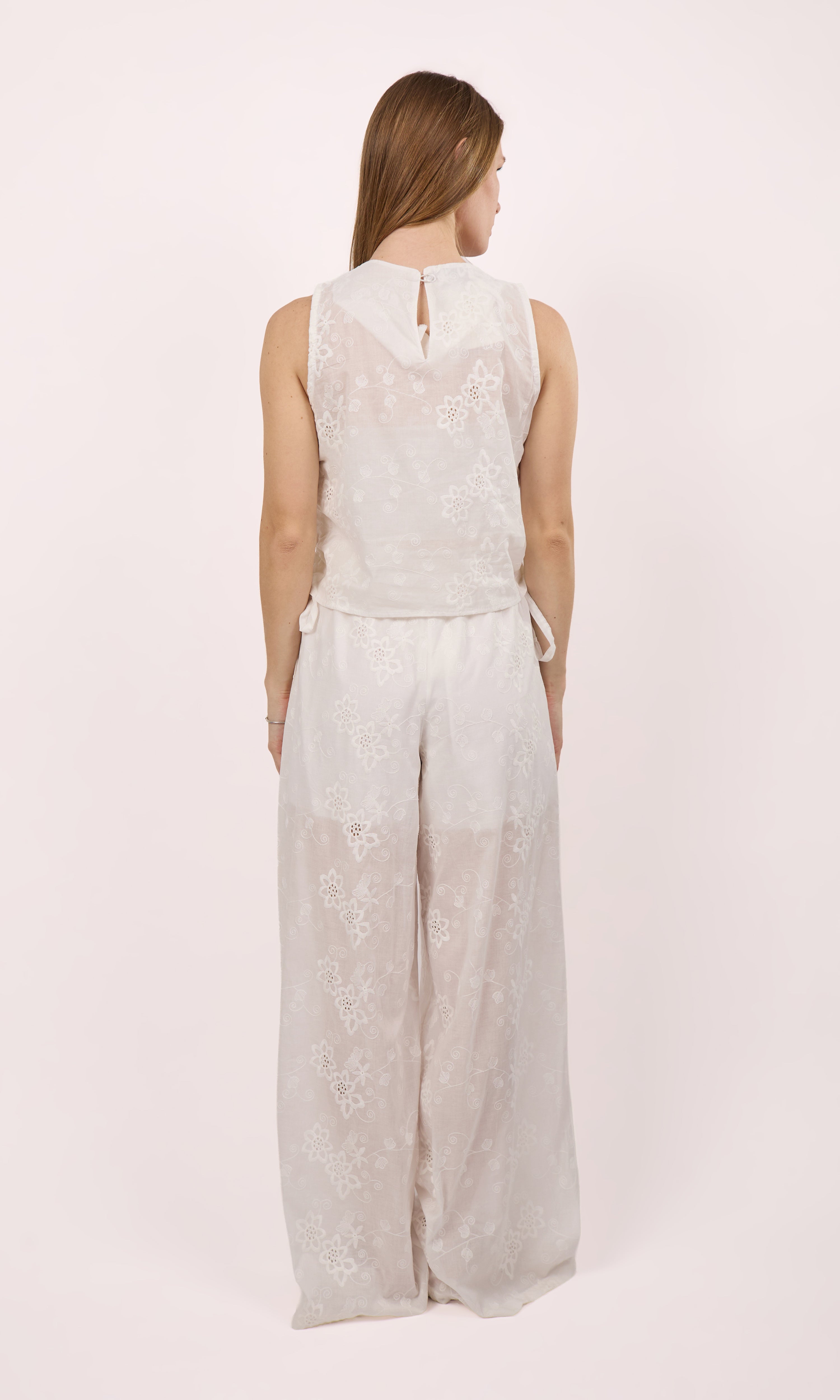 Embroidered flower white set