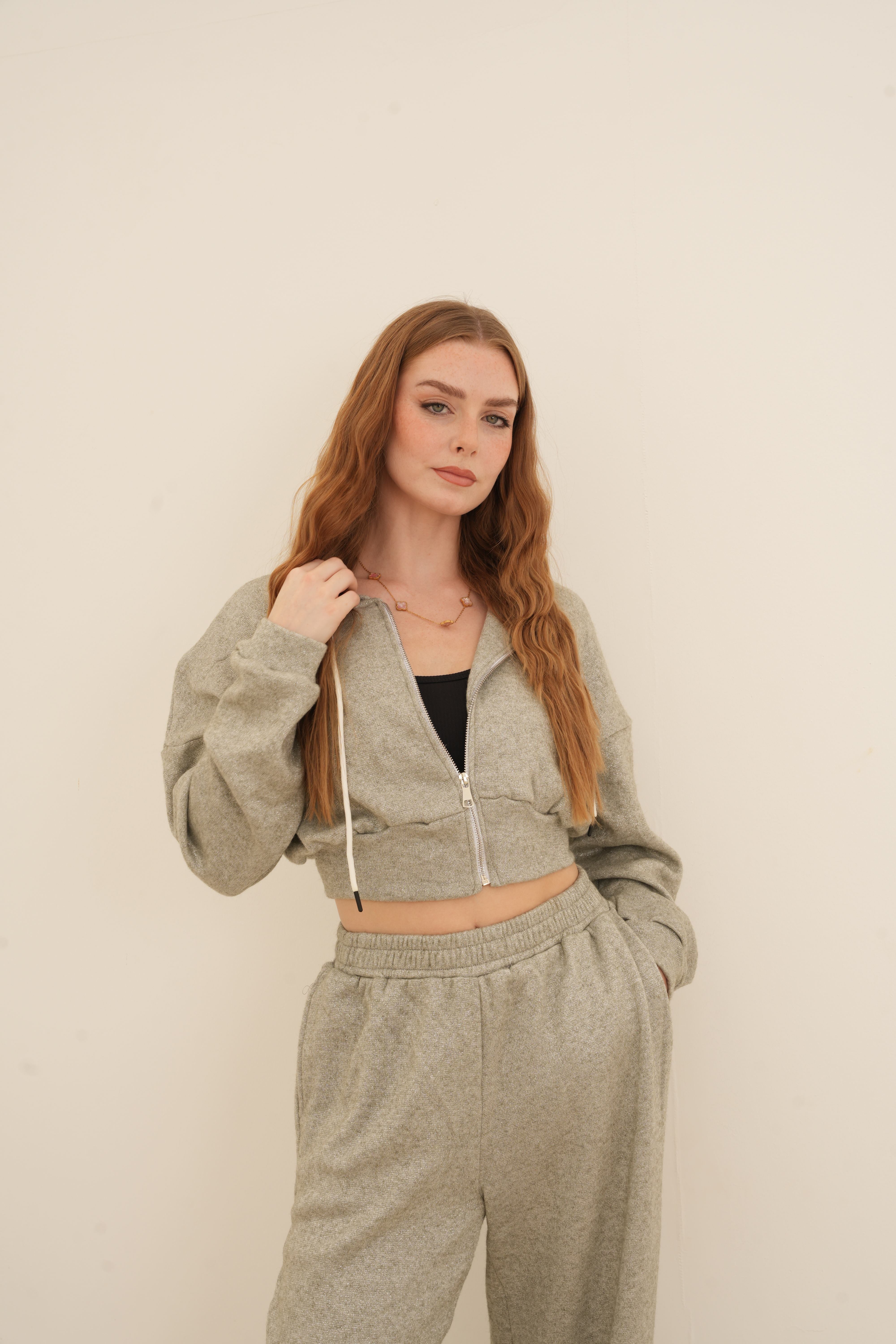 Metallic thread set Olive